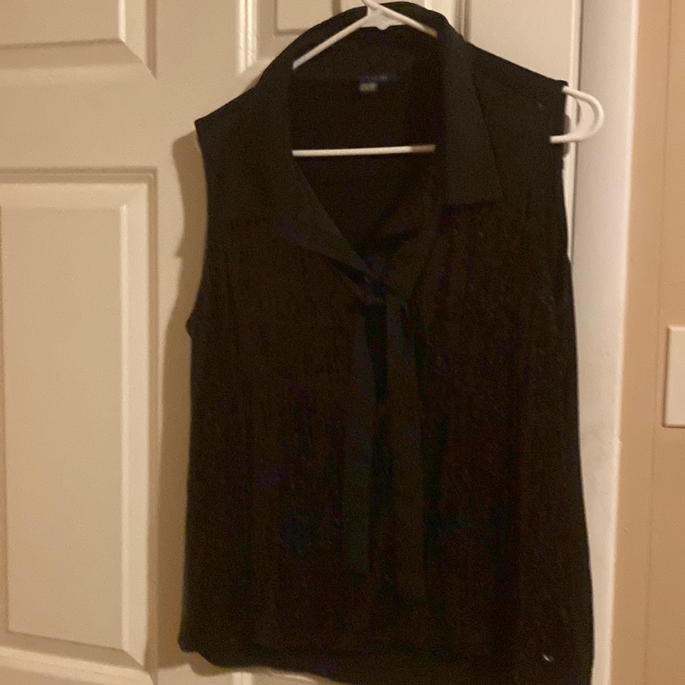 Black shoulder sleeve length sequins blouse.